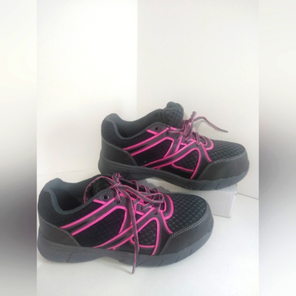 Ladies Brahma Black and Fusia Oil resist, slip resist,hard toe, Work Shoe 6.5